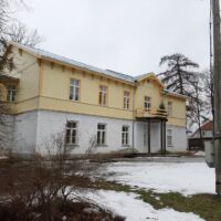 Aruküla mõisa peahoone hoovipoolne külg Raasiku vallas Harjumaal 2024. aasta veebruaris.