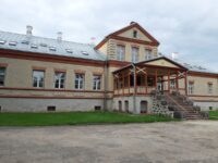 Adavere mõisa peahoone Põltsamaa vallas Jõgeva maakonnas 2023. aasta suvel
