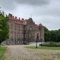 Kalvi mõisa peahoone Viru-Nigula vallas Lääne-Virumaal 2023. aasta suvel