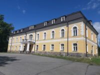 Kehtna mõisa peahoone Raplamaal 2023. aasta suvel