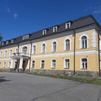 Kehtna mõisa peahoone Raplamaal 2023. aasta suvel